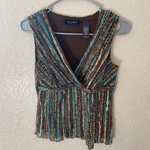 Sleeveless patterned blouse